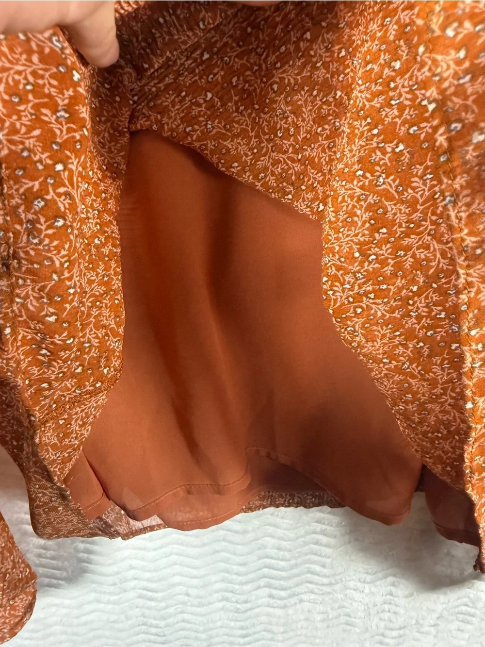 Astr Rust Floral V-Neck Puff Sleeve Blouse. Sheer arms and screams fall 🔥🧡